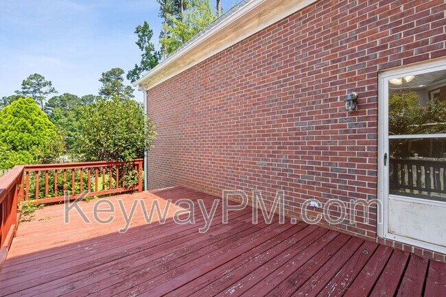 Building Photo - 879 Sparkleberry Rd