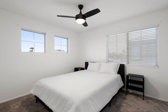 Building Photo - 13682 W Desert Flower Dr