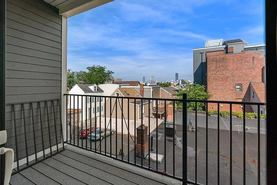 Private Balcony with Back Bay views - 321 W Broadway