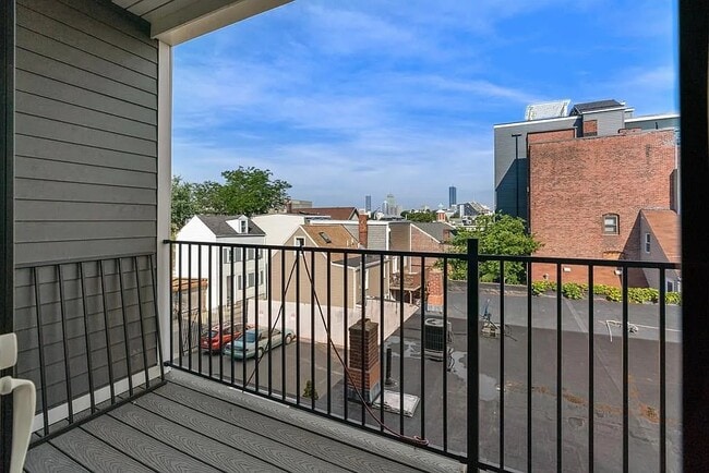 Private Balcony with Back Bay views - 321 W Broadway