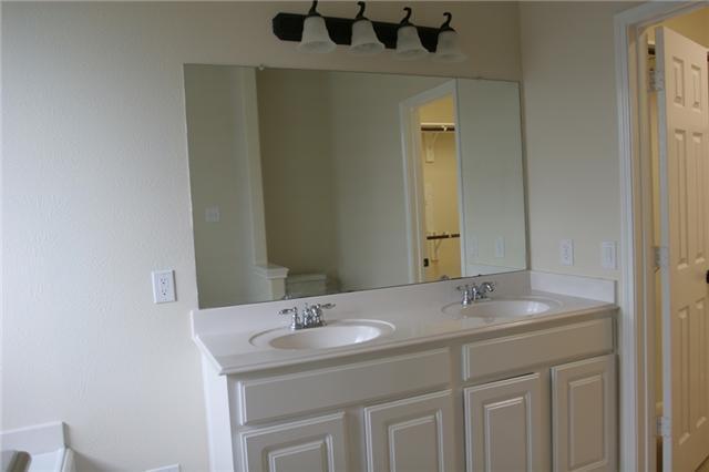 Building Photo - 20114 Breezy Oak Ct