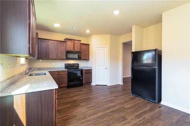 Building Photo - 816 Walnut Creek Cir