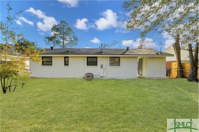 Building Photo - 206 Seminole St