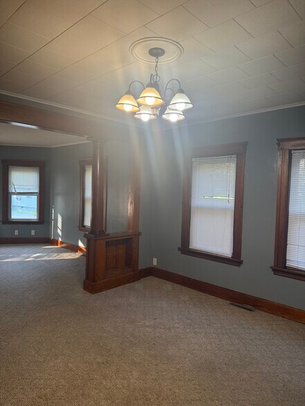 Building Photo - 41 Elm St