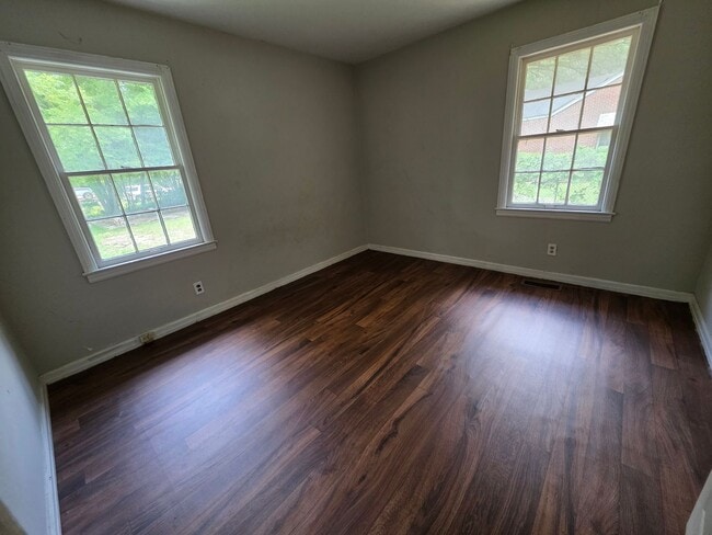 Building Photo - Nice Home with Fenced Yard