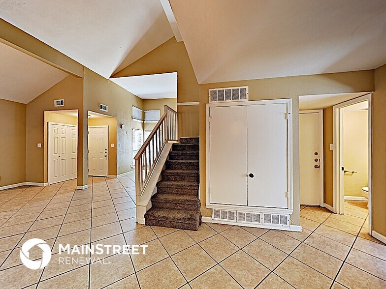 Building Photo - 2425 Sutton Dr