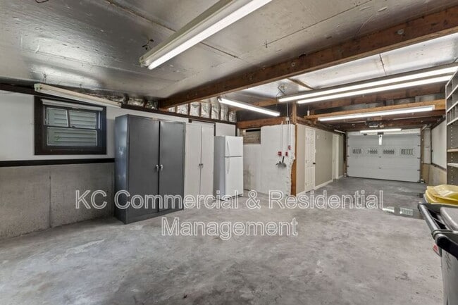 Building Photo - 7809 NE San Rafael Dr
