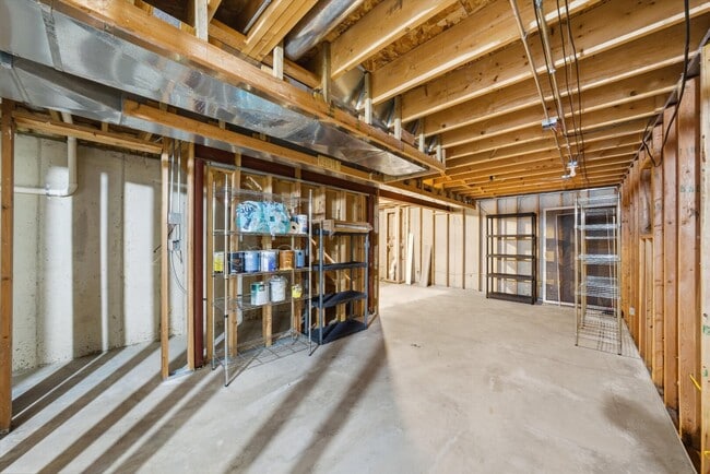 Building Photo - 2211 Carpenter Ave