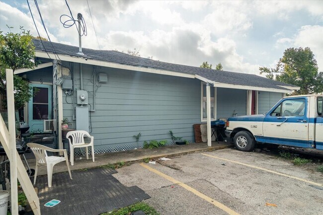 Building Photo - 13928 Bandera St