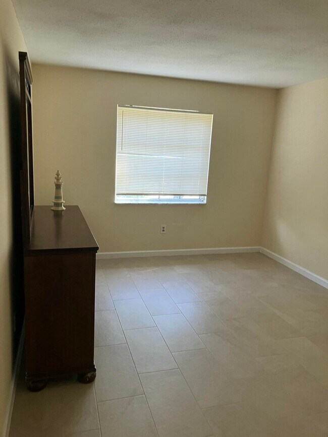 Building Photo - 950 S Kanner Hwy