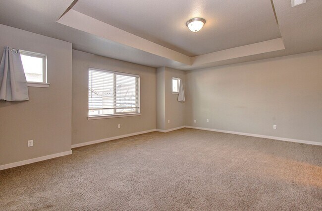 Building Photo - 3 BR, 2.5 BA Creekwood Townhome - $500 OFF 1st Mo. Rent!