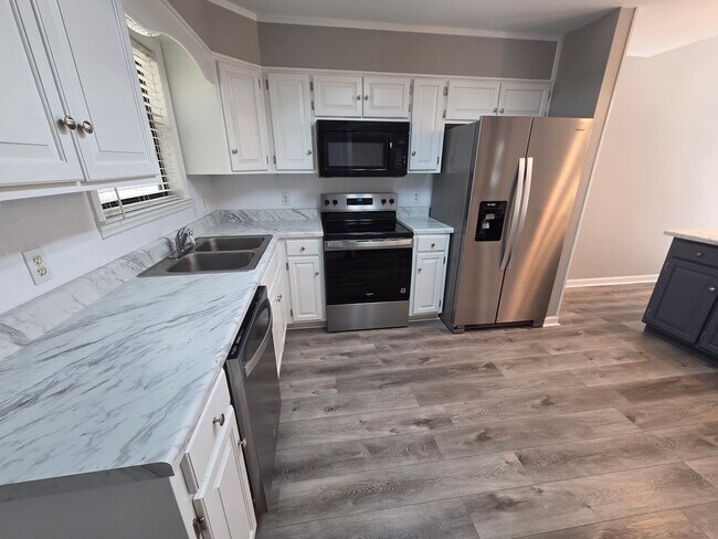 Building Photo - Charming 3-Bedroom Home Near the Interstate