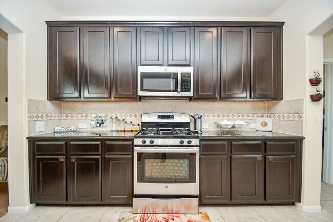 Building Photo - 5619 Drumlin Field Way