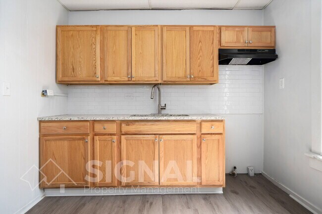 Building Photo - 512 16th St SW