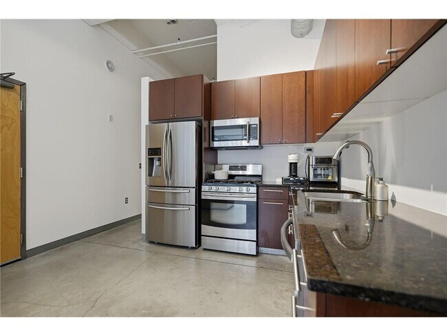 Building Photo - 700 N Washington Ave