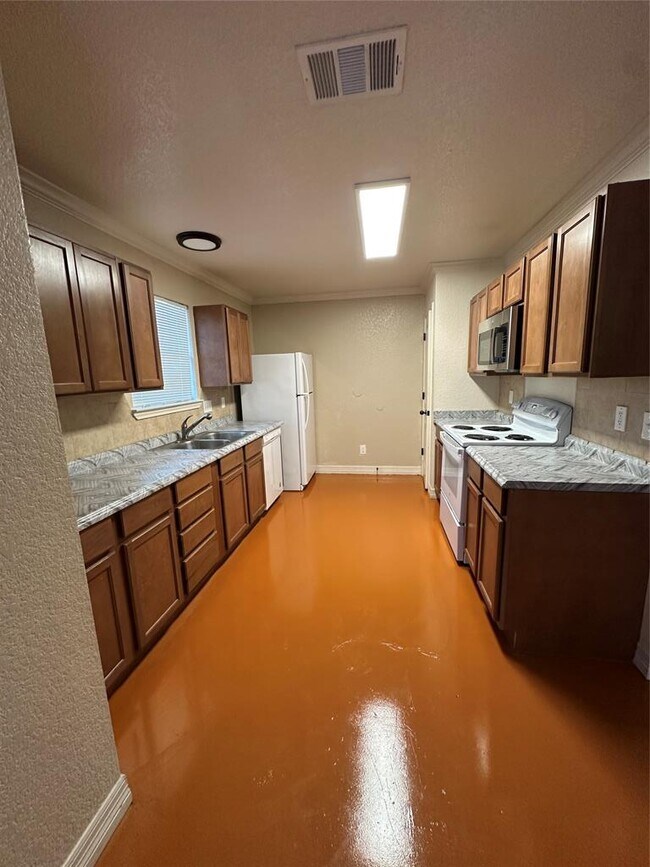 Building Photo - 803 Leifester Cir