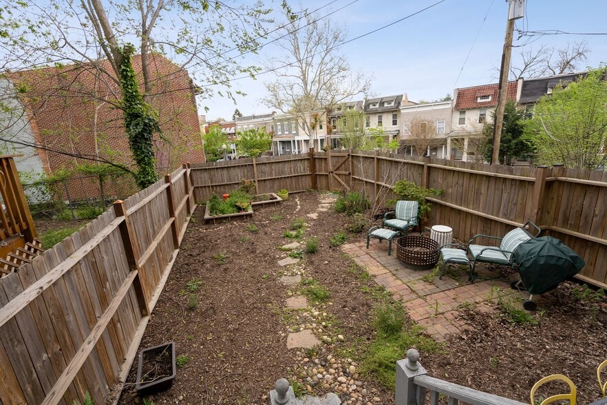 Building Photo - 3805 New Hampshire Ave NW