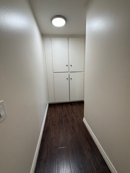 Building Photo - 2860 La Salle Ave