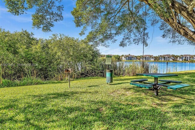 Building Photo - 2881 N Oakland Forest Dr