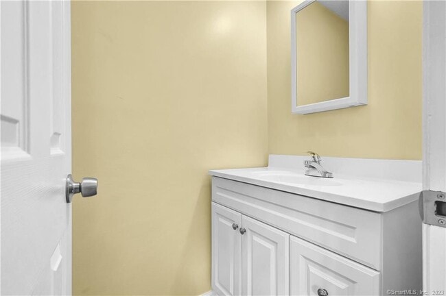 Building Photo - 220 Alder St