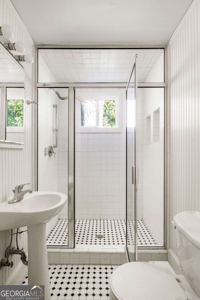 Building Photo - 5450 E Mountain St