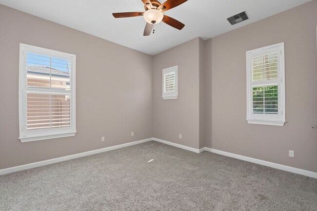 Building Photo - Welcome to this inviting Phoenix Rental - Available!