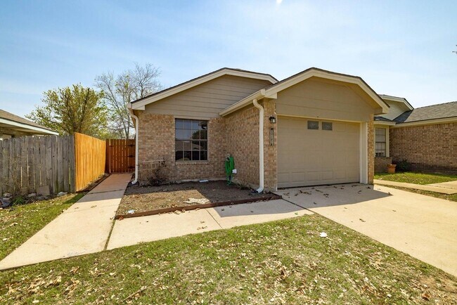 Building Photo - 820 Mica Ln