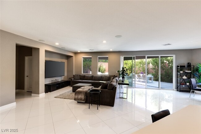 Building Photo - 338 Azar Swan Ave