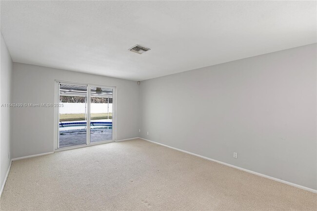 Building Photo - 565 NE Olive Way