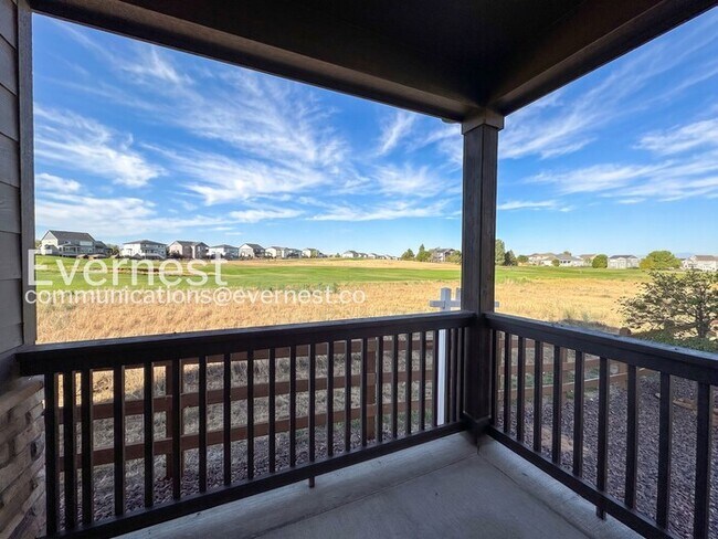 Building Photo - 4 bed/2.5 bath Stunning Single Family Home with Modern Amenities