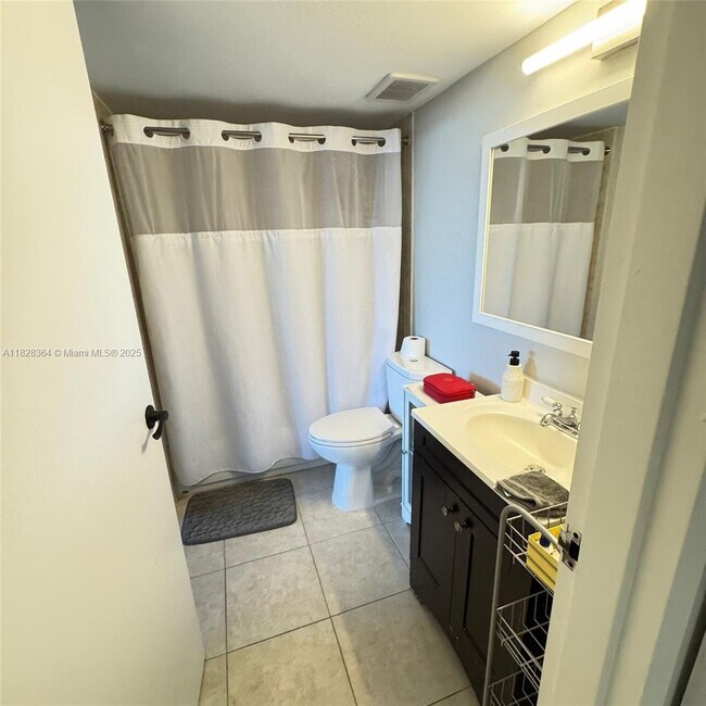 Building Photo - 7601 E Treasure Dr