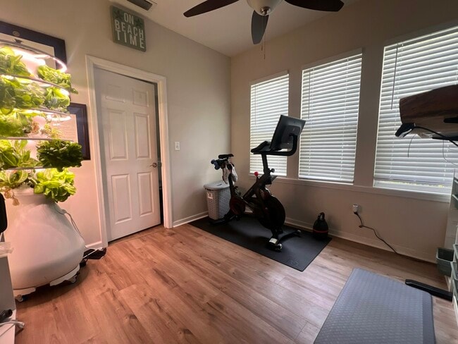 Building Photo - 4661 Astral St