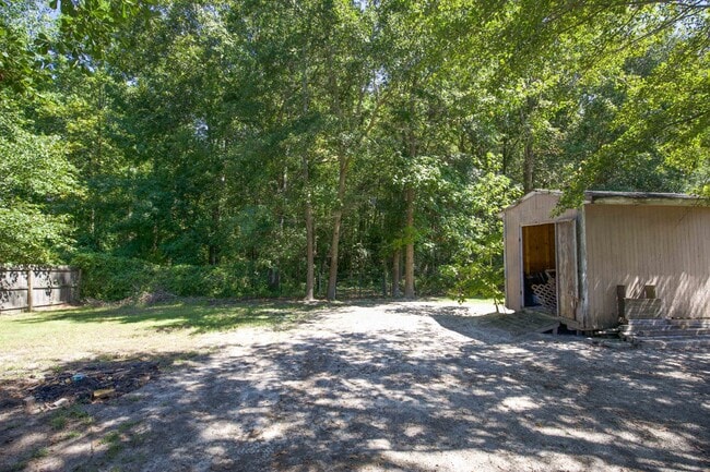 Building Photo - Adorable 3 bedroom 2 bath + Bonus in Raeford