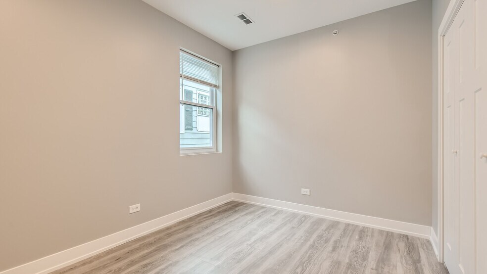 Building Photo - 2035 Dodge Ave