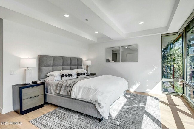 Building Photo - 7121 E Rancho Vista Dr