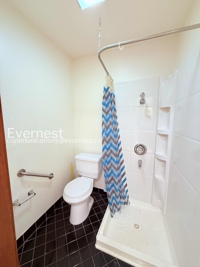 Building Photo - Modern Comfort with Ample Space - 2 Bed, 3 Bath, 1481 SqFt  | Pet Friendly | Available Now!