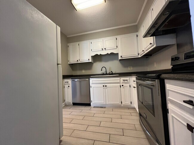 Building Photo - 31 Somerset Townhouse