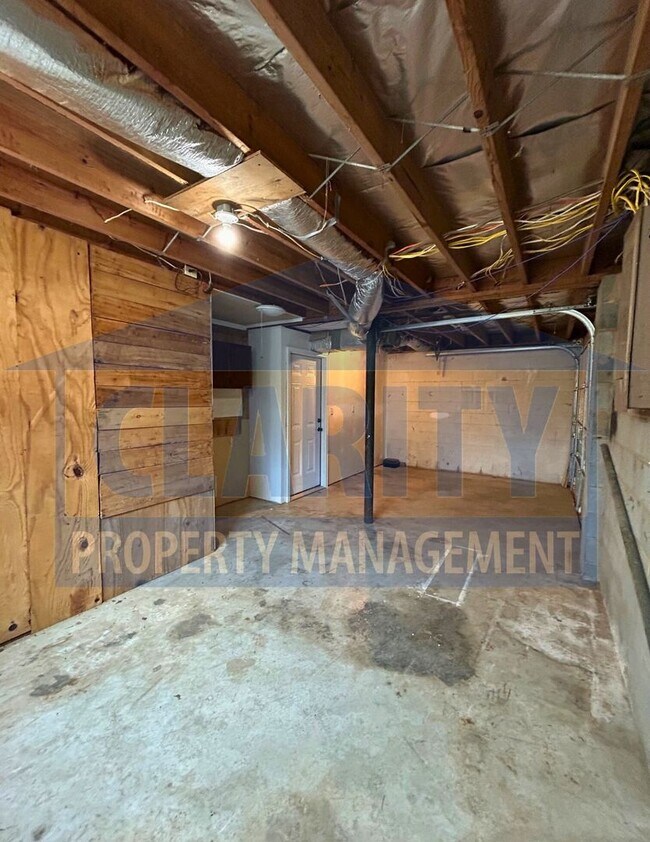 Building Photo - Gorgeous four bedroom home!!