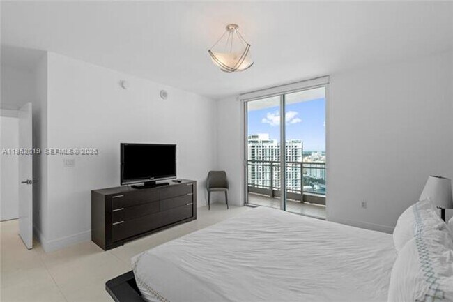 Building Photo - 90 SW 3rd St