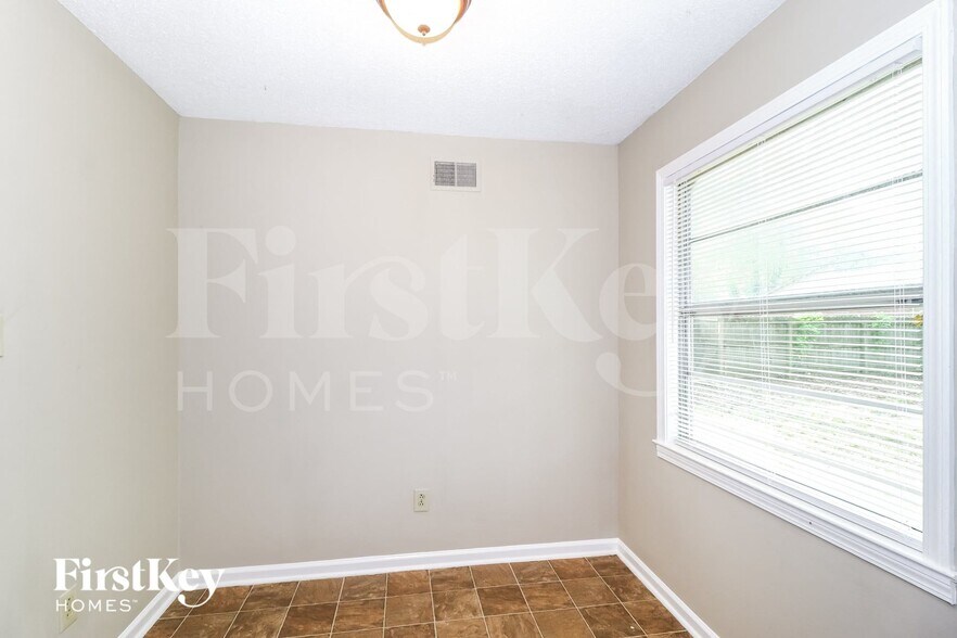 Building Photo - 6684 Elmore Rd