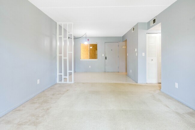 Building Photo - 209 W Miracle Strip Pkwy