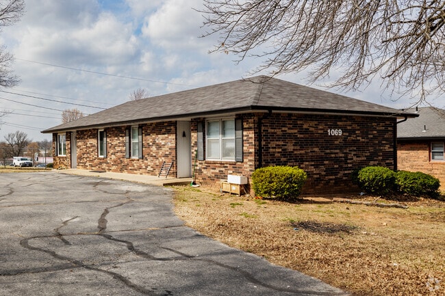 Building Photo - Lexington Apartments