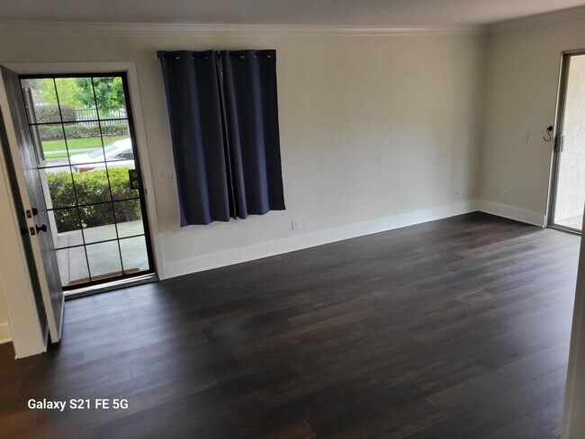 Building Photo - Beautiful Condo: 3 bed 2 Bath, located in Irvine-Woodbridge community, with a park, playground an...