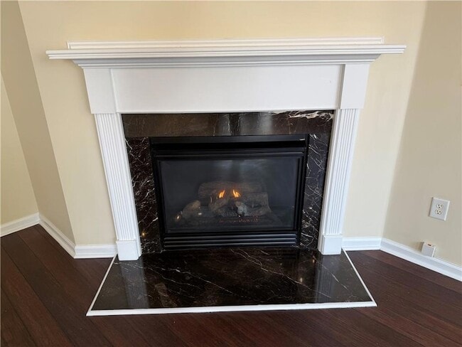 Building Photo - 4680 Creekside Villas Way