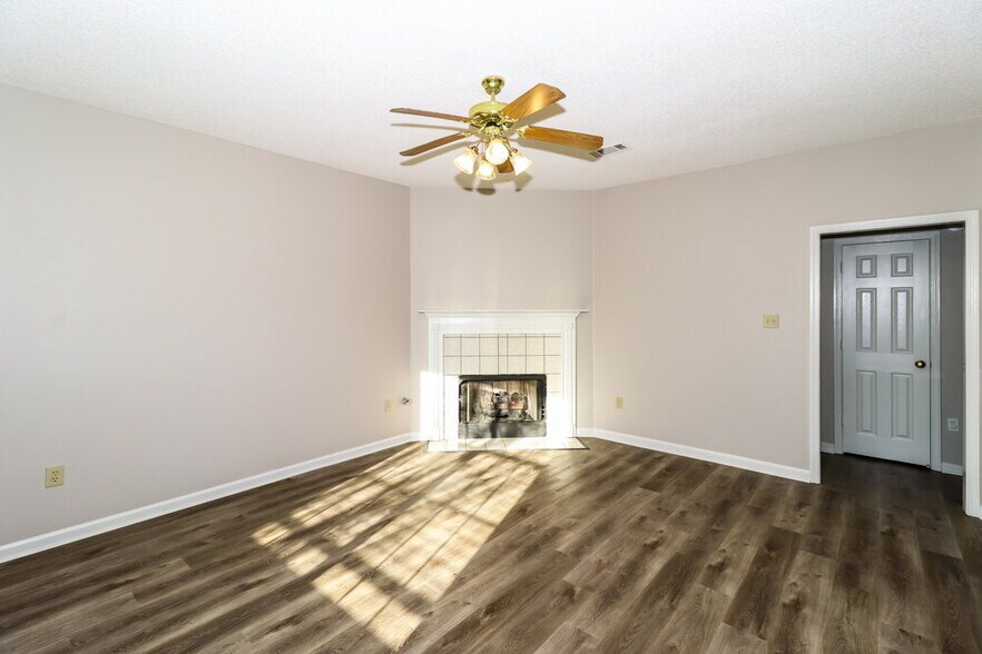 Building Photo - 784 Breeze Way