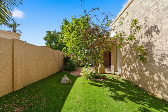 Building Photo - Welcome to this stunning 3-bedroom, 2-bathroom home in the heart of Scottsdale, AZ