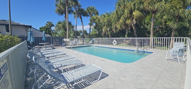 Building Photo - 7294 Cloister Dr