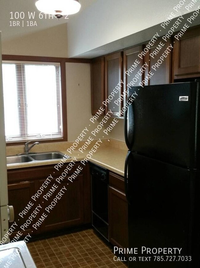 Building Photo - 100 W 6th-2