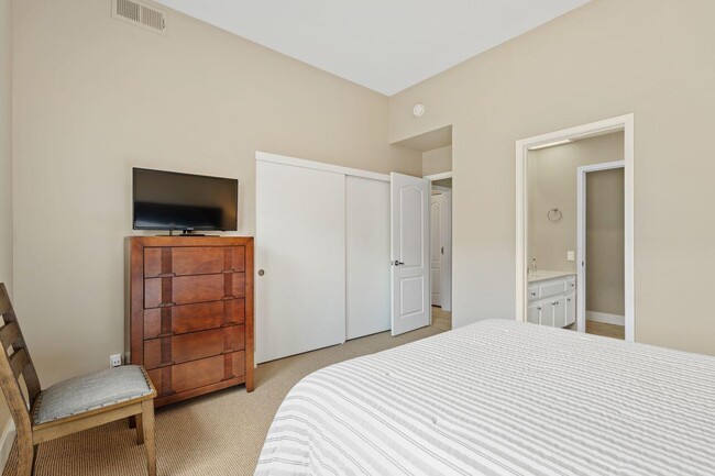 Building Photo - 20 Pebble Beach Dr