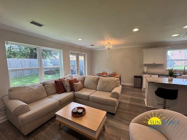 Building Photo - Beautiful 3BR/2.5BA Townhome inNiceville-Near Eglin AFB!